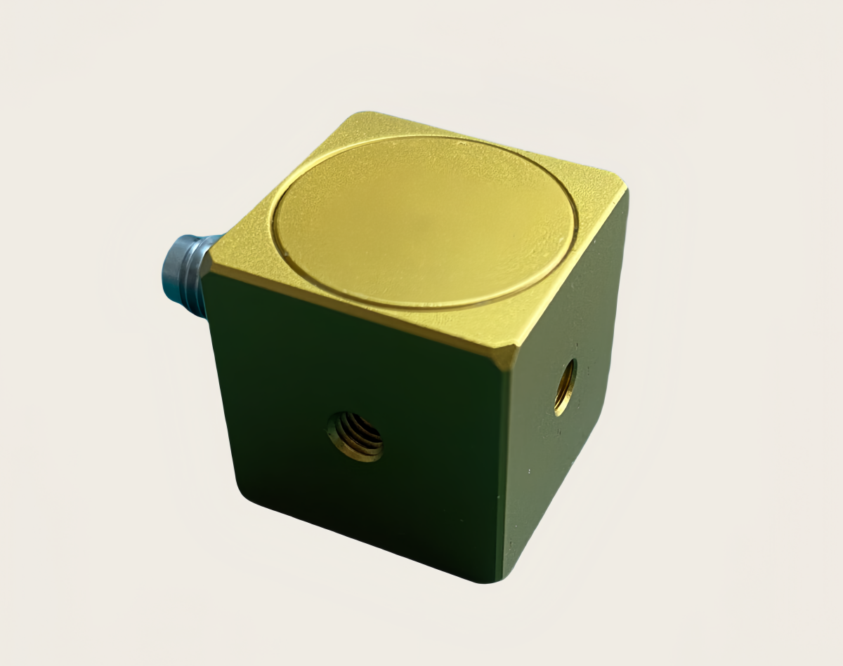 隔离型低频三轴传感器